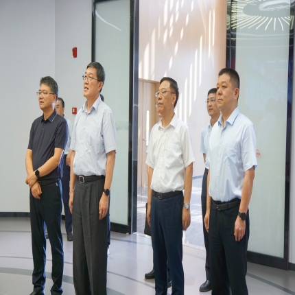 江蘇省政協(xié)黨組成員、副主席姚曉東一行 參觀調(diào)研泰隆集團(tuán)